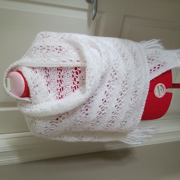 Handmade White Shawl - Picture 4 of 4